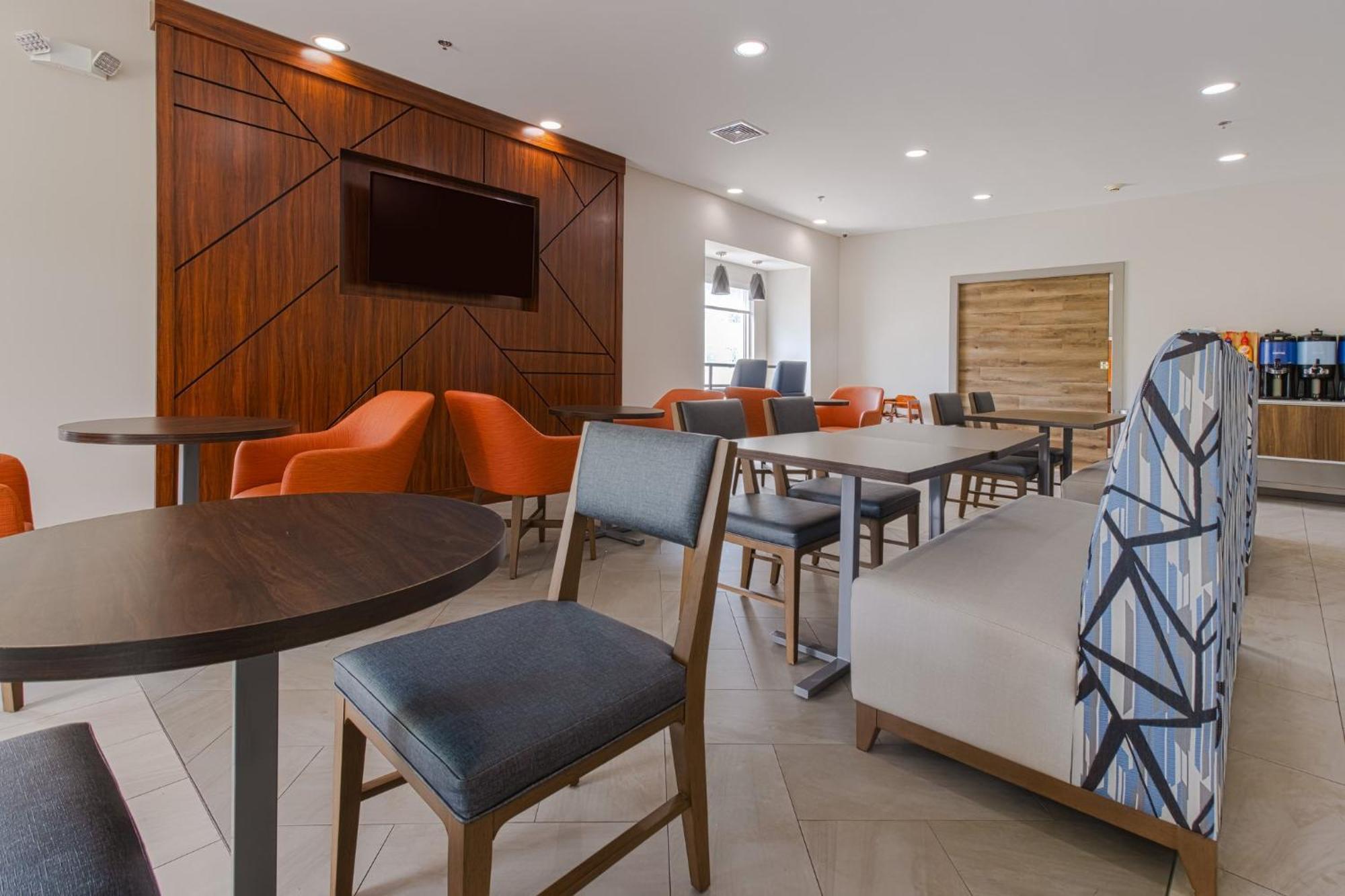 Holiday Inn Express Hartford-Newington By Ihg Kültér fotó