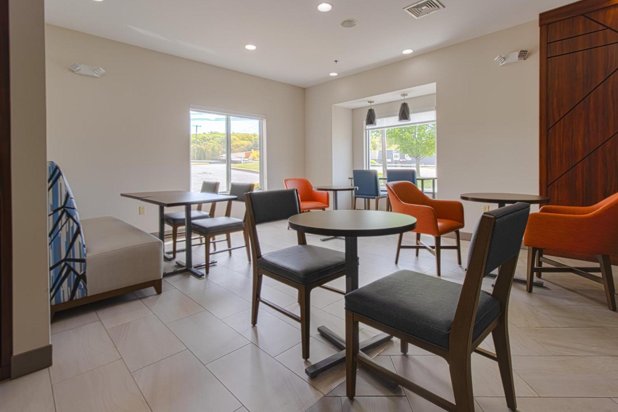 Holiday Inn Express Hartford-Newington By Ihg Kültér fotó
