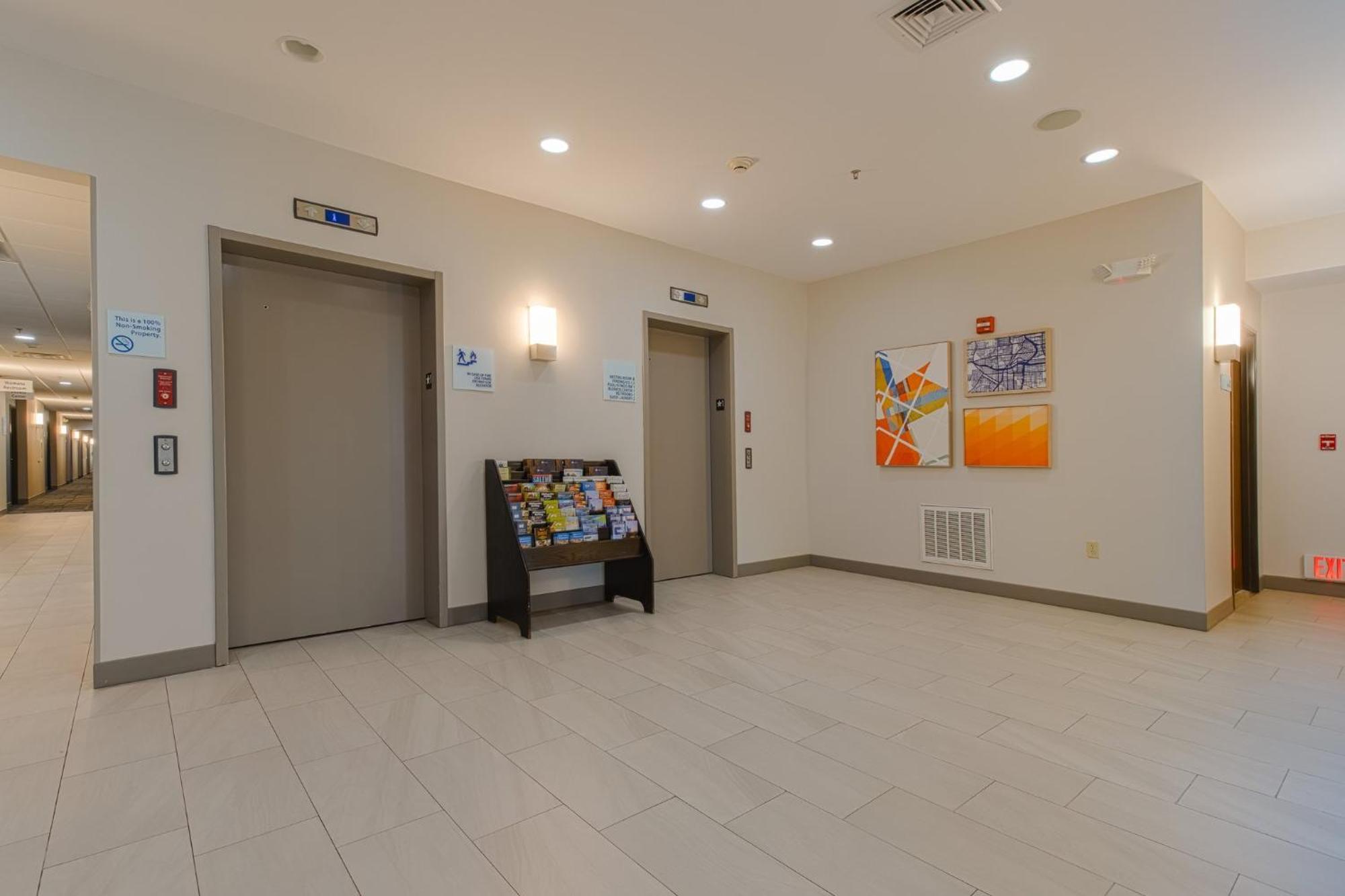 Holiday Inn Express Hartford-Newington By Ihg Kültér fotó