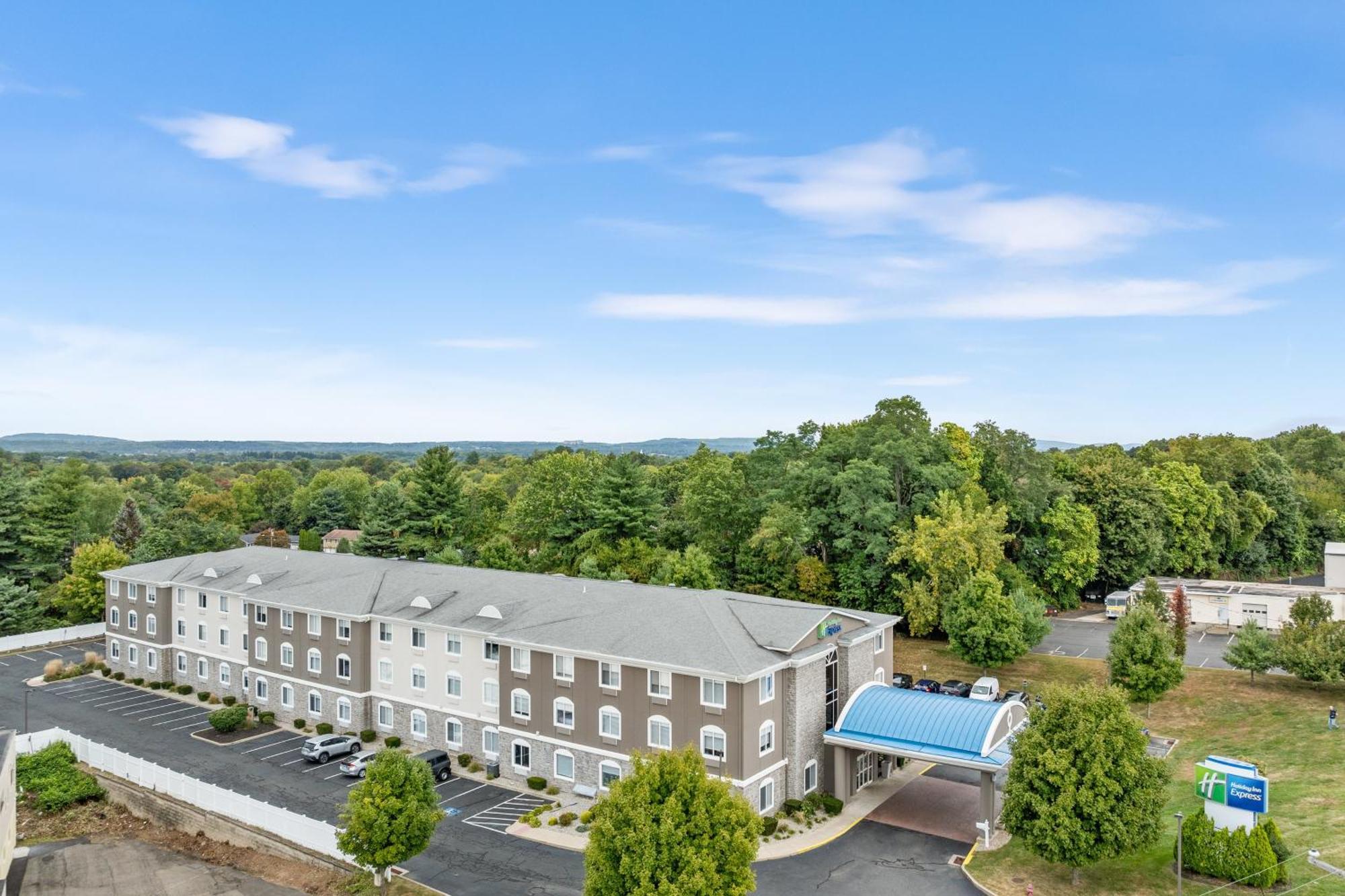 Holiday Inn Express Hartford-Newington By Ihg Kültér fotó